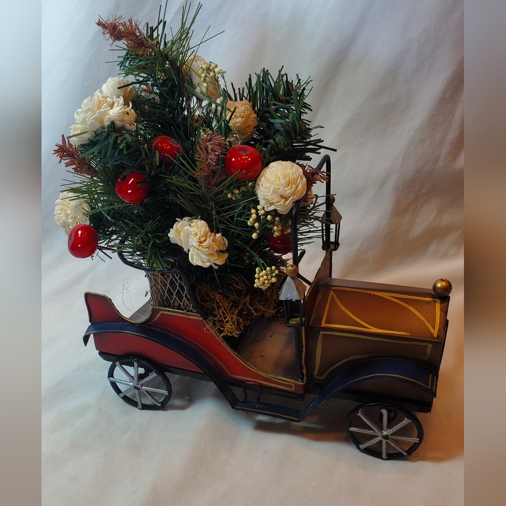 Old-time Antique Look Christmas Car Figure Evergreen Carnations Holly Berry